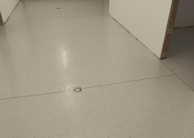 Csúszásmentes műgyanta padló dekor chipsel hintve